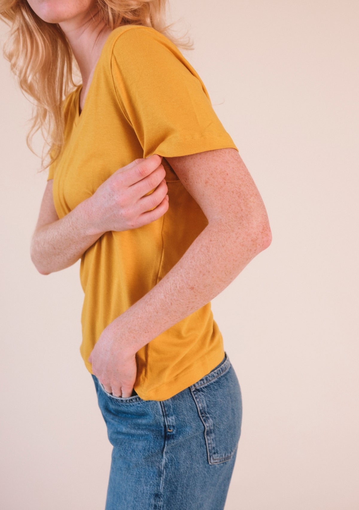Louise Organic Cotton + Tencel ™ V-neck Tee - Golden