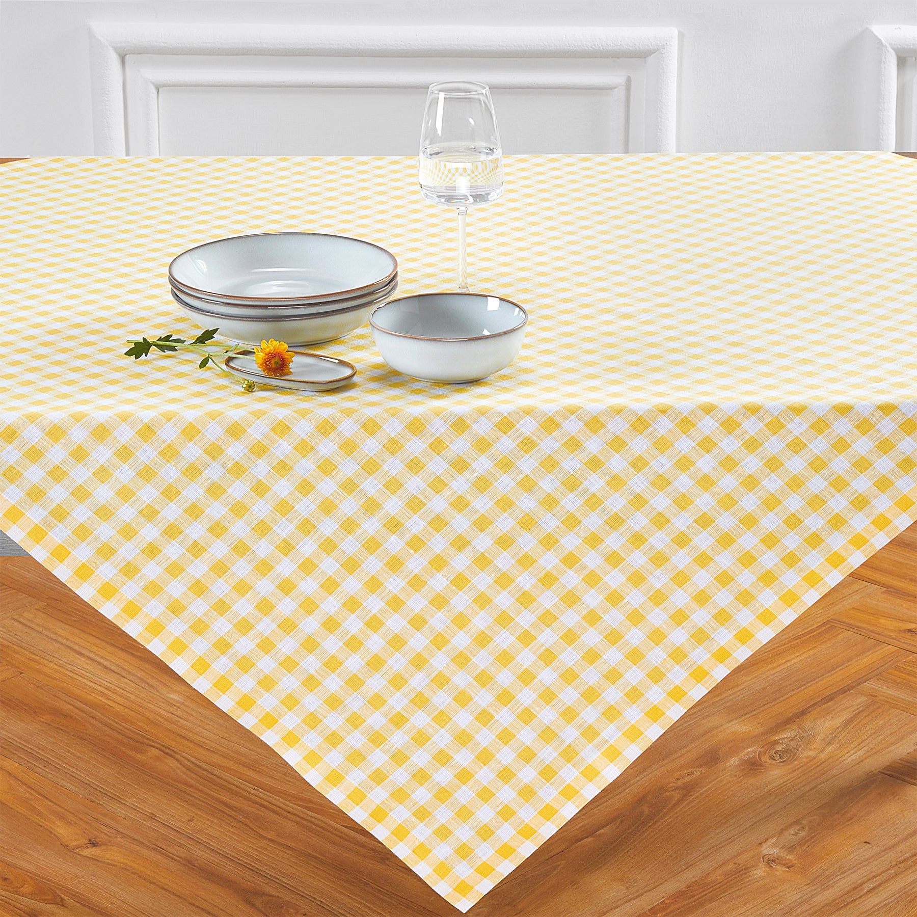 Gingham Table Throw