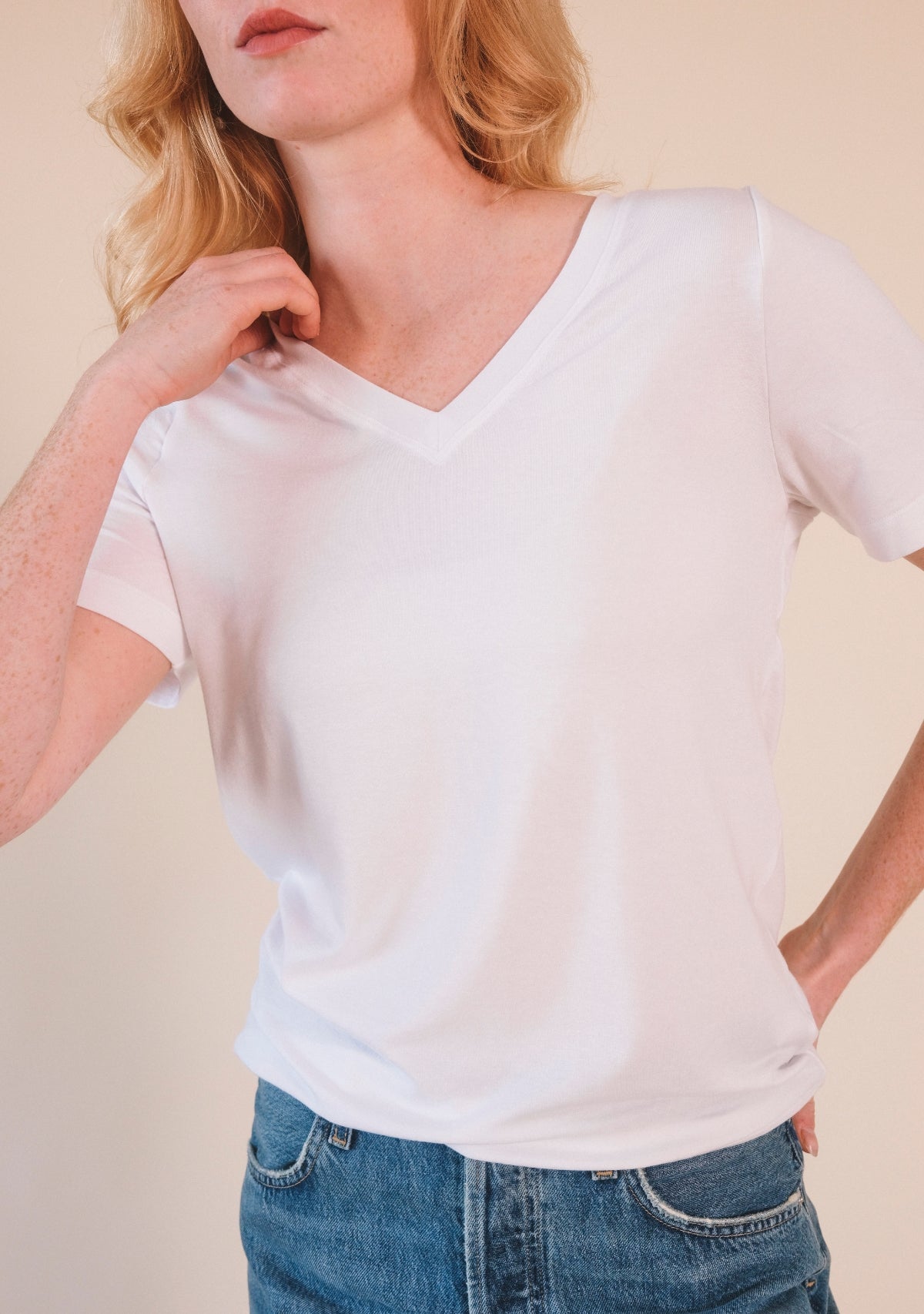 Louise Organic Cotton + Tencel ™ V-neck Tee - White
