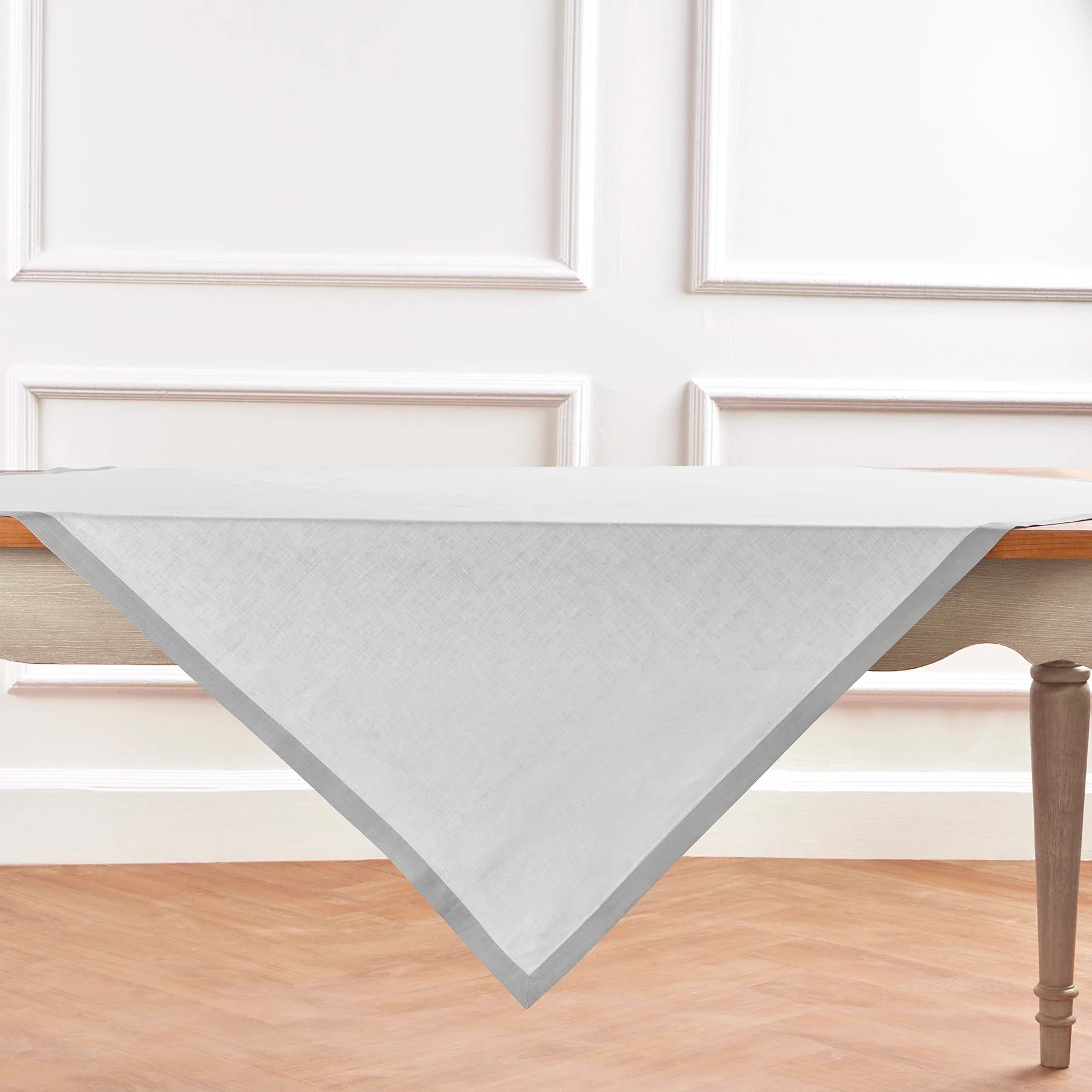 Classic Table Throw