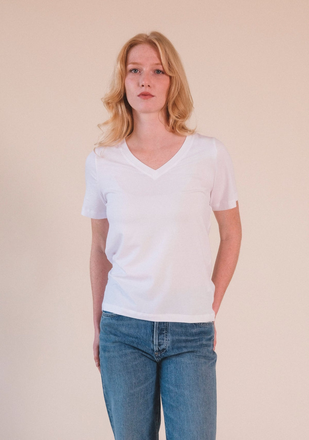 Louise Organic Cotton + Tencel ™ V-neck Tee - White
