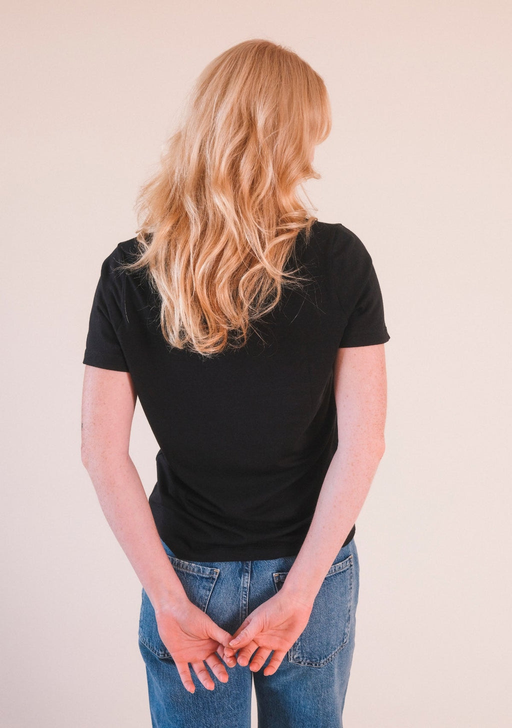 Louise Organic Cotton + Tencel ™ V-neck Tee - Black