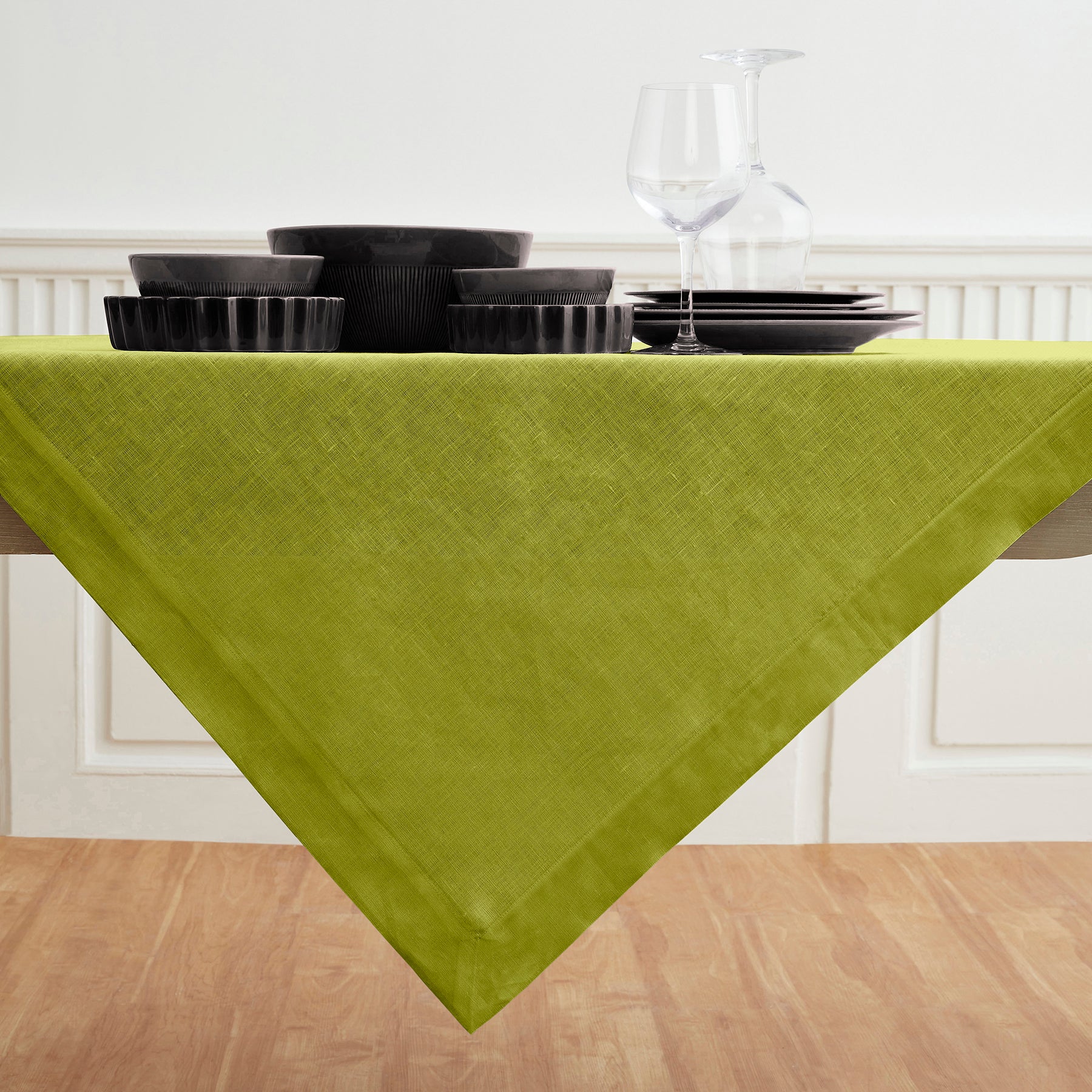Fete Table Throw